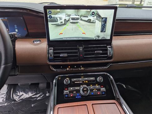 Used 2024 Lincoln Navigator Reserve image 30