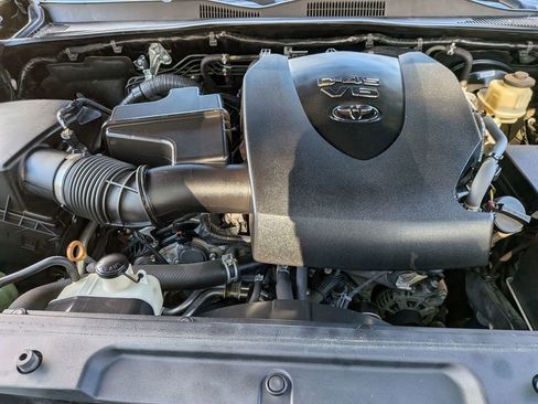 Used 2017 Toyota Tacoma SR5 image 31