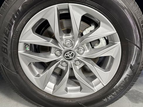 Used 2025 Toyota Sienna XLE w/ XLE Plus Package image 34