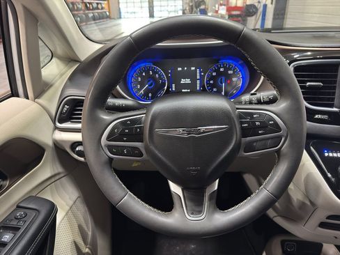 Used 2024 Chrysler Voyager LX image 25