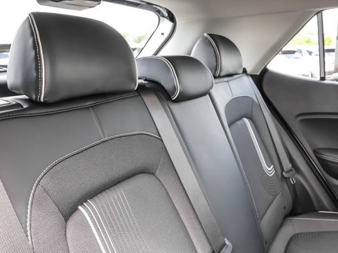 Certified 2025 Hyundai Venue Limited FWD image 34