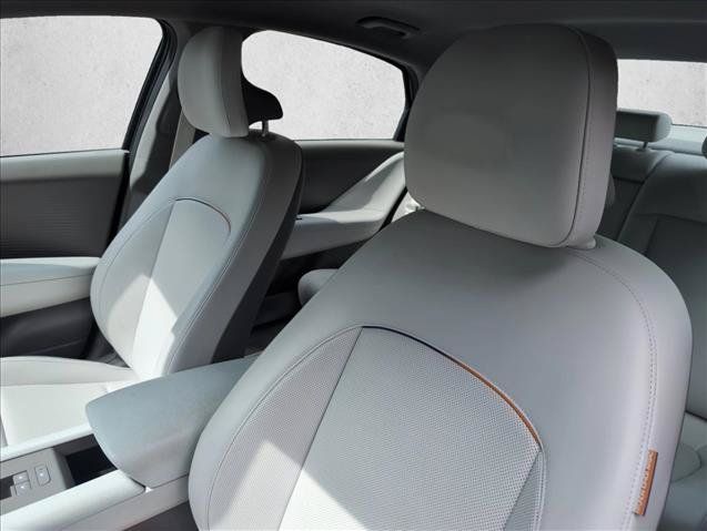 Used 2025 Hyundai Ioniq 6 SEL AWD/4WD image 12