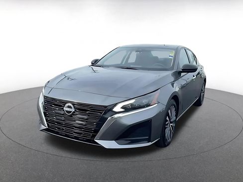 Used 2025 Nissan Altima 2.5 SV image 7