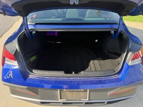 Used 2024 Hyundai Elantra SEL FWD image 12