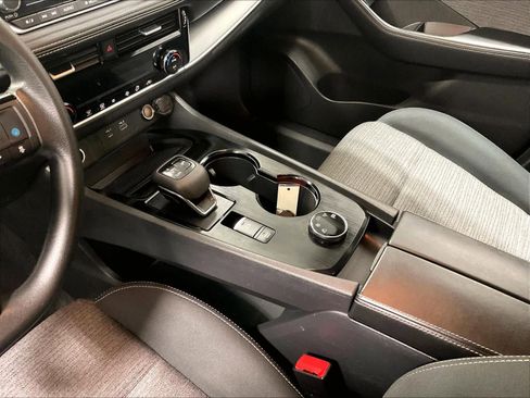 Used 2022 Nissan Rogue SV image 20