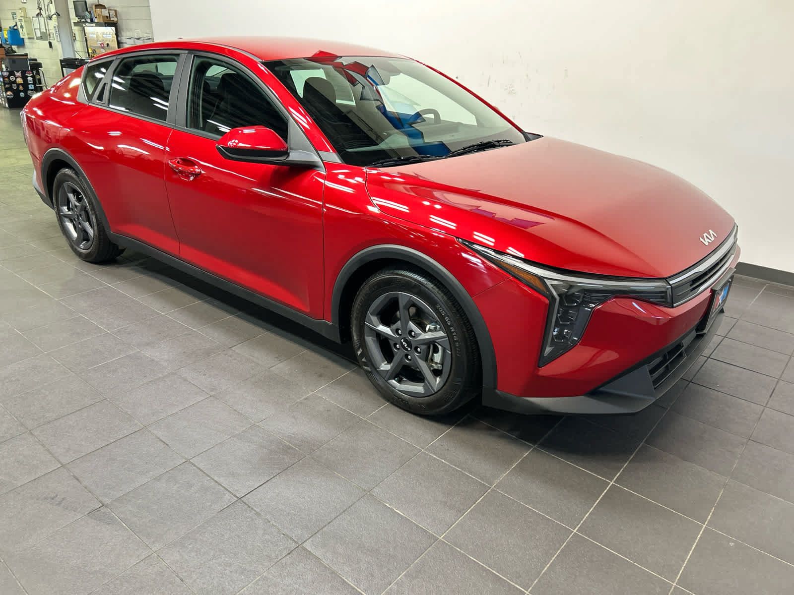 Used 2025 Kia K4 FWD image 2