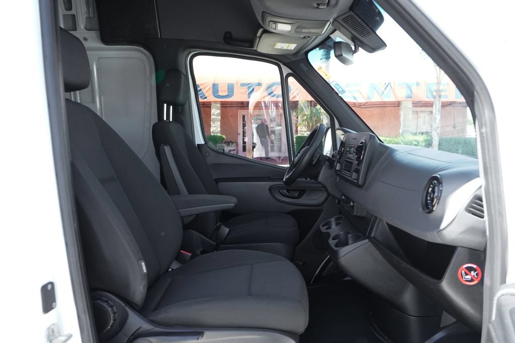 Used 2020 Mercedes-Benz Sprinter 1500 image 33