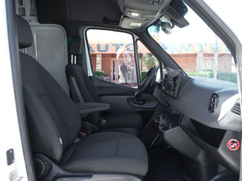 Used 2020 Mercedes-Benz Sprinter 1500 image 33