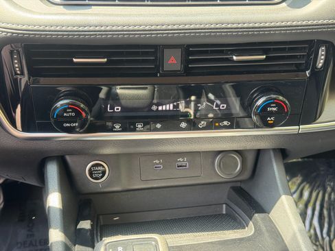 Used 2022 Nissan Rogue SV FWD image 24