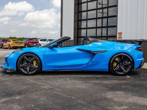Used 2023 Chevrolet Corvette Z06 w/ Z07 Performance Package RWD image 2