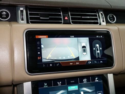 Used 2020 Land Rover Range Rover HSE image 18