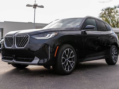Used 2025 BMW X3 xDrive30i w/ Premium Package AWD/4WD image 2