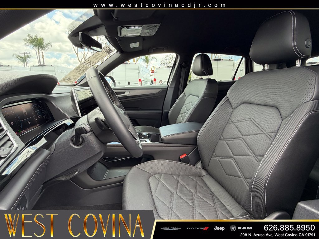 Used 2025 Volkswagen Atlas Cross Sport SE AWD/4WD image 16