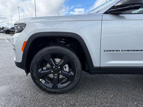 New 2025 Jeep Grand Cherokee Altitude image 27