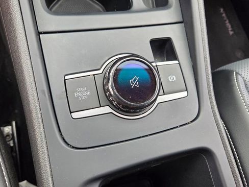 Used 2025 Volkswagen Tiguan SE image 23