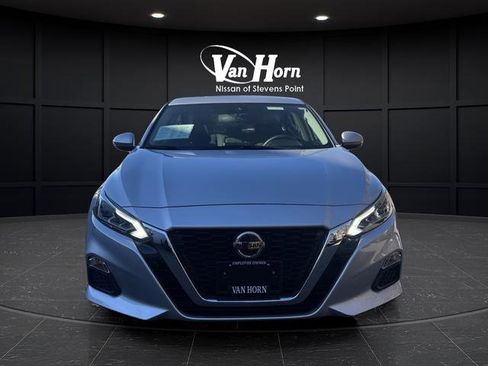 Used 2022 Nissan Altima 2.5 SV w/ SV Premium Package image 11