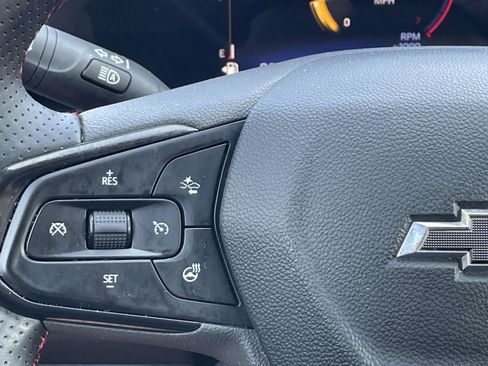 Certified 2025 Chevrolet Trax RS FWD image 30