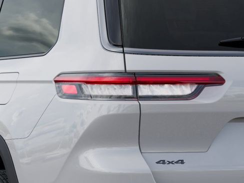 New 2026 Jeep Grand Cherokee L 4WD image 9