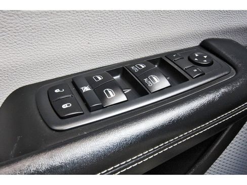 Used 2021 Chrysler Voyager Lxi image 25