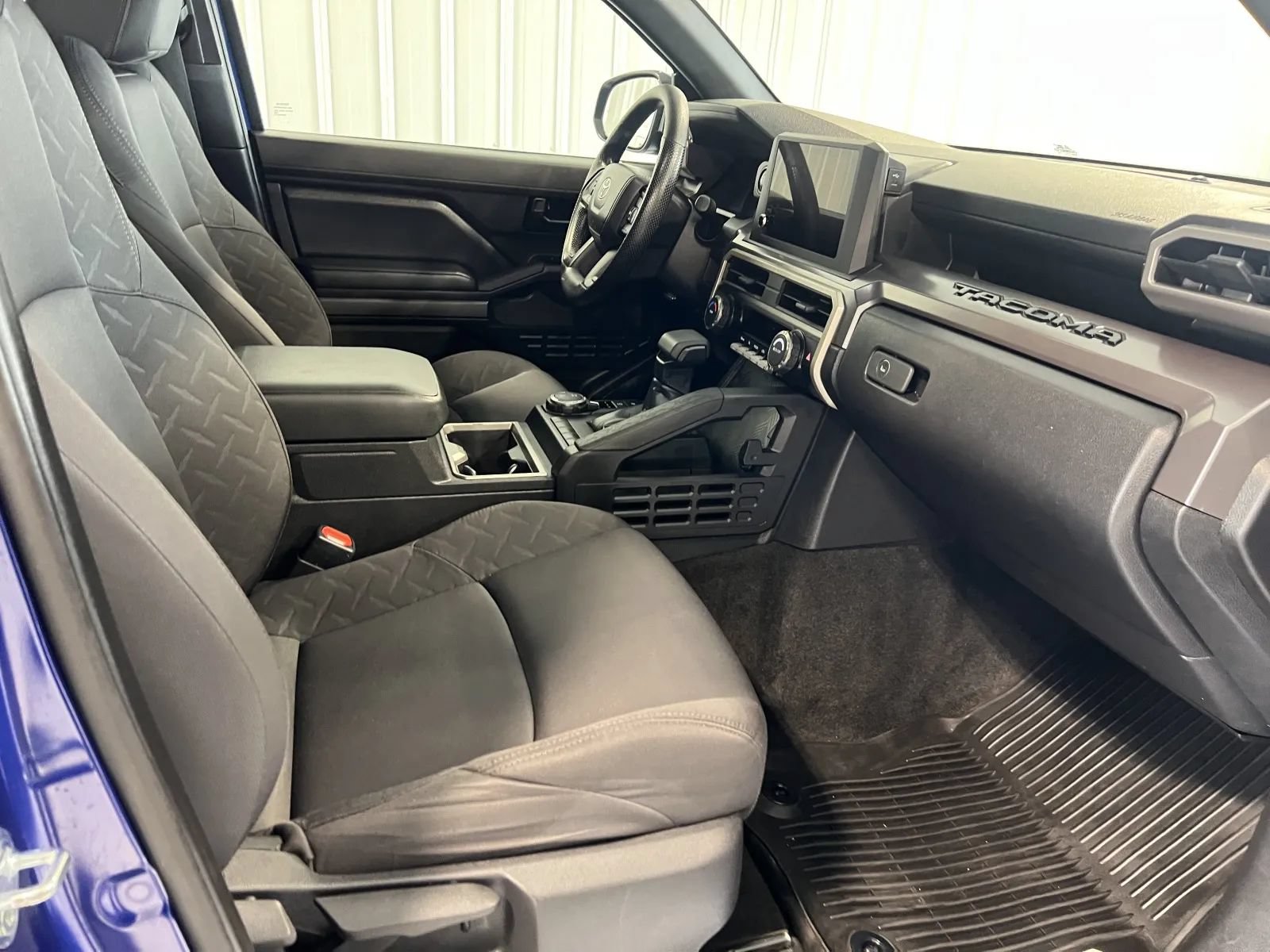 Used 2025 Toyota Tacoma SR5 AWD/4WD image 43