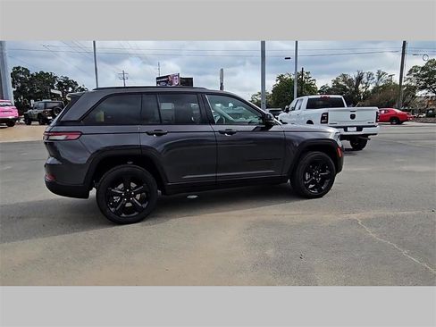 New 2025 Jeep Grand Cherokee Altitude image 34
