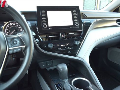 Used 2022 Toyota Camry LE image 19