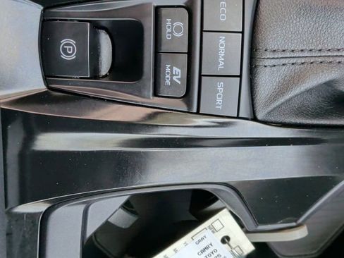 Used 2025 Toyota Camry SE image 20