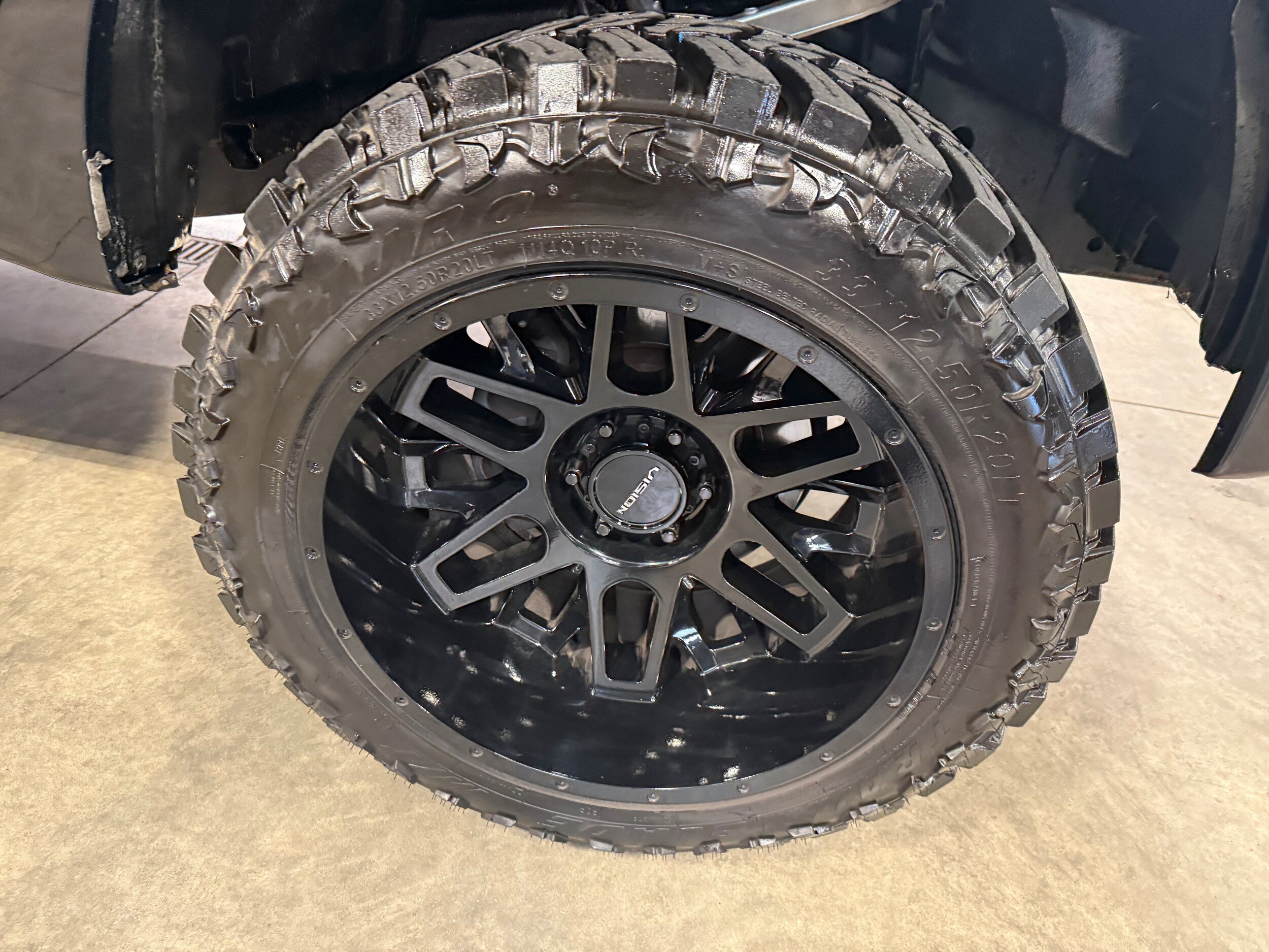 Used 2017 Ford F150 XLT AWD/4WD image 4