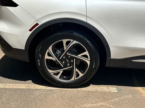 New 2026 Lincoln Nautilus Premier AWD/4WD image 18