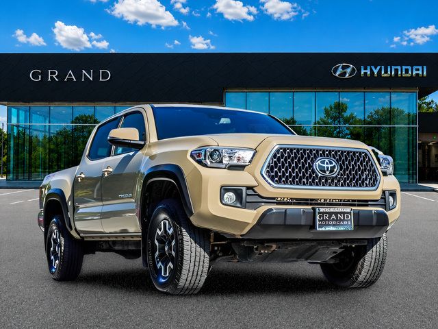 Used 2019 Toyota Tacoma TRD Off-Road w/ Technology Package AWD/4WD image 8