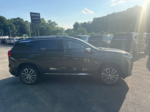 Used 2023 GMC Terrain Denali w/ Denali Premium Package AWD/4WD image 2