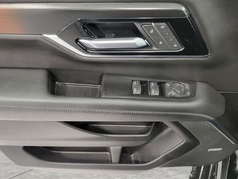 Used 2025 GMC Yukon XL Denali image 25