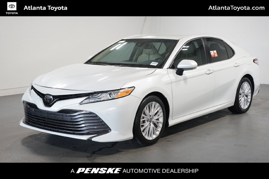 Certified 2018 Toyota Camry XLE FWD image 1