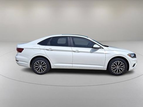 Used 2019 Volkswagen Jetta SE w/ Cold Weather Package FWD image 12