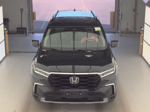 Used 2023 Honda Pilot Touring image 2