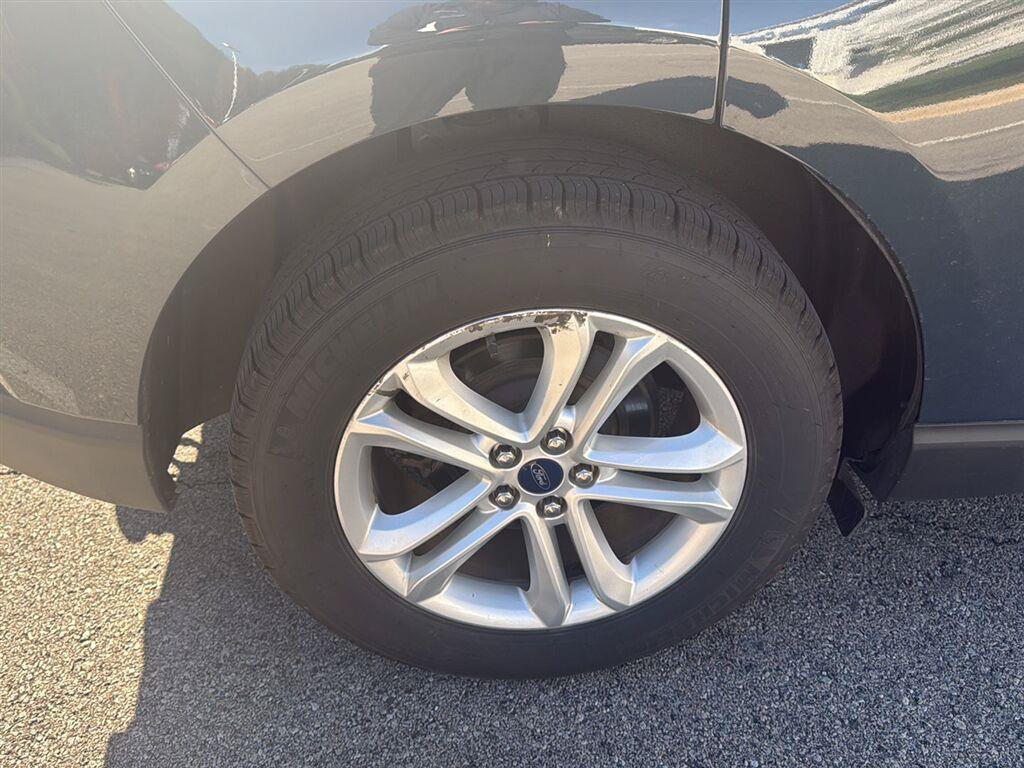Used 2019 Ford Edge SEL w/ Equipment Group 201A AWD/4WD image 16