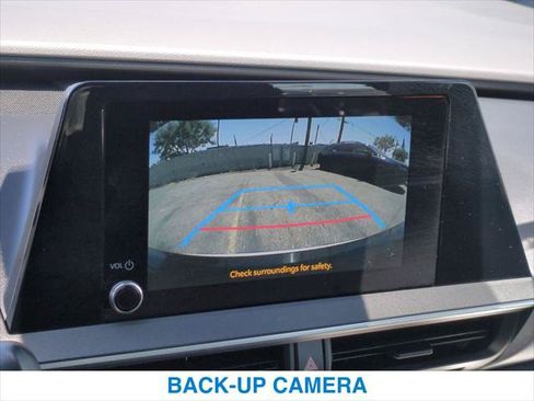 Used 2024 Toyota Prius LE FWD image 18