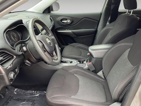 Used 2020 Jeep Cherokee Latitude image 16