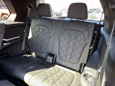 Used 2025 BMW X7 xDrive40i w/ M Sport Package image 10
