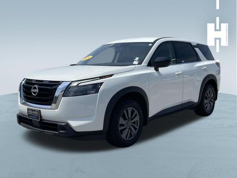 Used 2024 Nissan Pathfinder S AWD/4WD image 3
