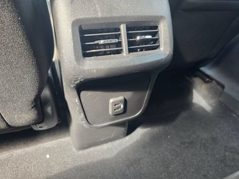 Used 2023 Chevrolet Equinox LS AWD/4WD image 32