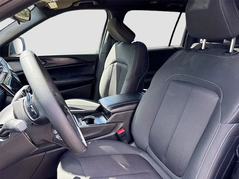 Used 2024 Jeep Grand Cherokee L Laredo image 23