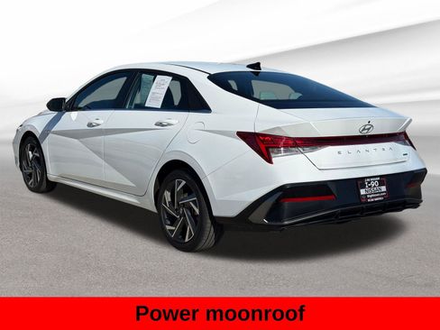 Used 2025 Hyundai Elantra Limited image 11