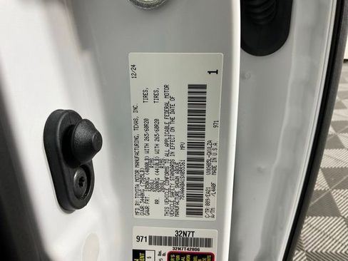 Used 2025 Toyota Sequoia Platinum image 28