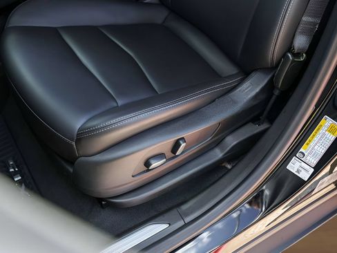 Used 2024 Cadillac XT5 Luxury FWD image 8