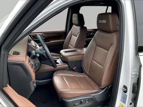 Used 2023 Chevrolet Tahoe High Country AWD/4WD image 15