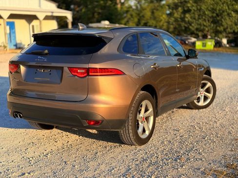 Used 2017 Jaguar F-PACE Premium image 5