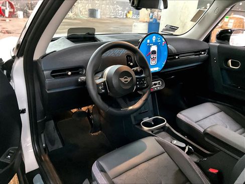 Certified 2025 MINI Cooper 2-Door Hardtop image 16