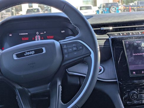 Used 2025 Jeep Grand Cherokee Laredo X RWD image 13