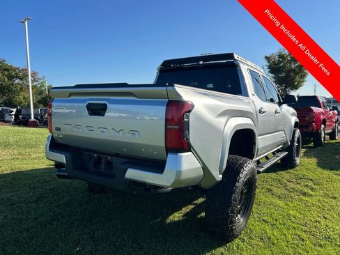 Used 2025 Toyota Tacoma SR5 AWD/4WD image 6